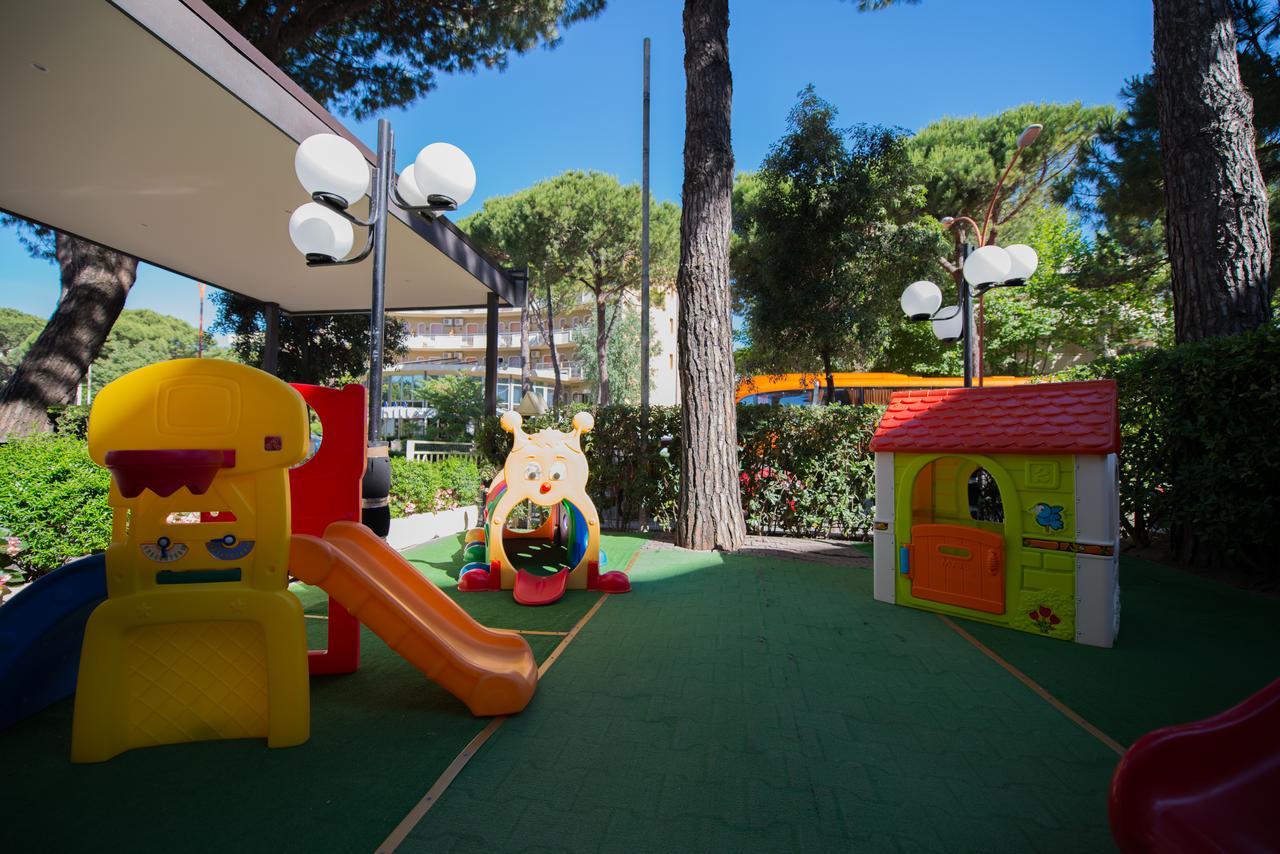 Hotel Lem-Casadei Cervia Kültér fotó