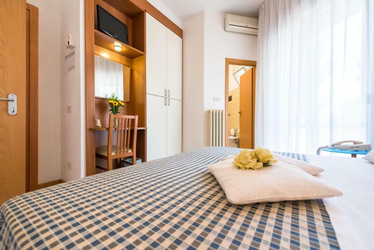 Hotel Lem-Casadei Cervia Kültér fotó